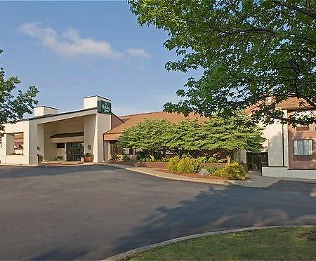 Holiday Lodge Hotel Oak Hill 外观 照片